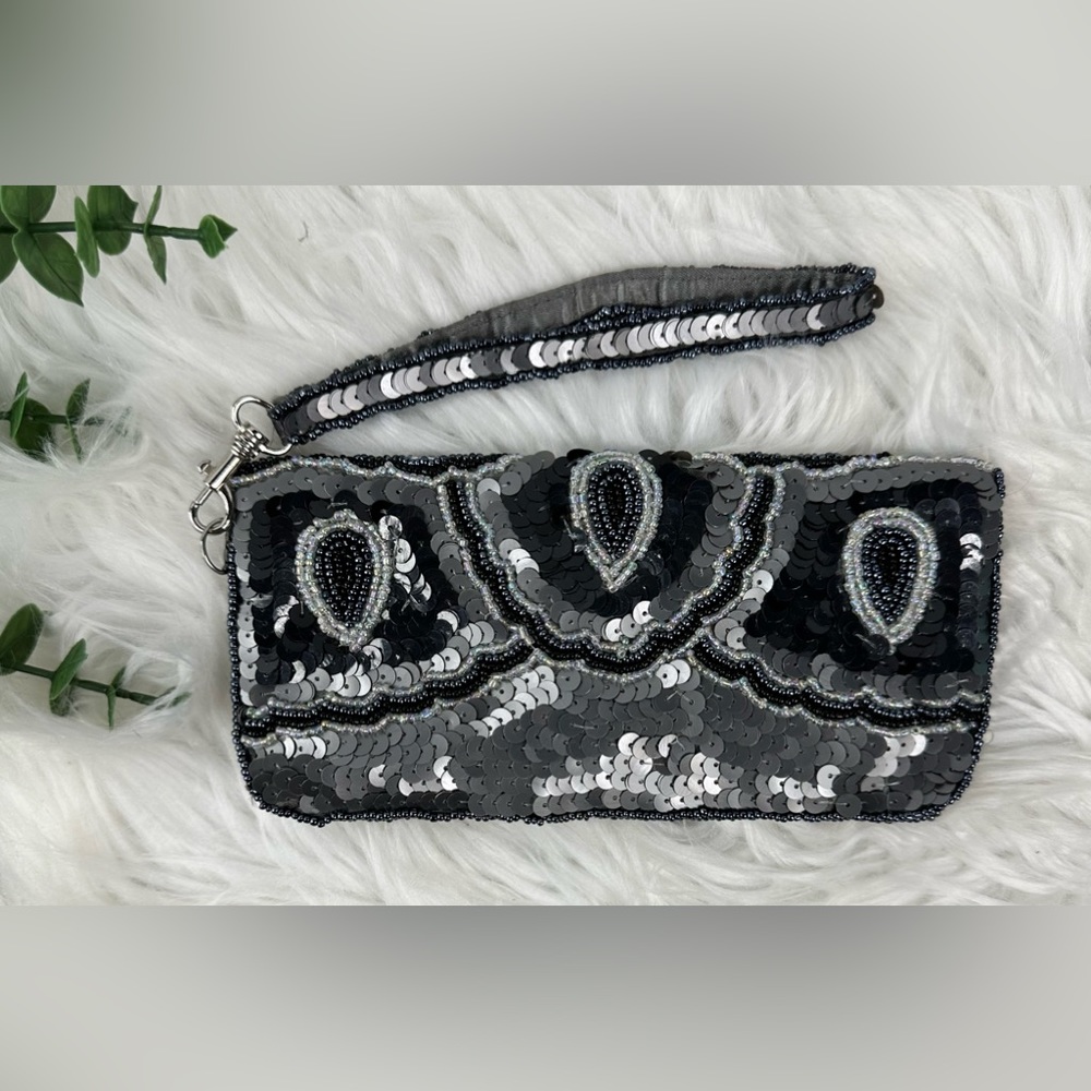 KC Malhan Vintage Hand Beaded & Sewn Vintage Sequins & Beaded Wristlet.  EUC!